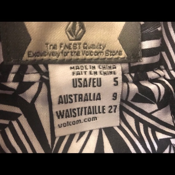 NWT Volcom fixed waist shorts - Picture 3 of 5